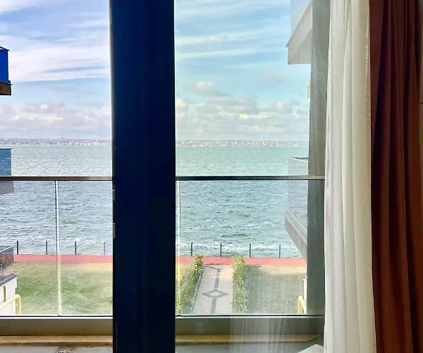 Kitty Sunset דירה מאמאיה